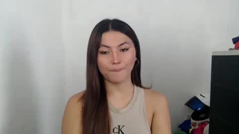 Snapshot of hot_precious_nikki chatting on April 2026 03:44:02 AM Nikki online show from April 2026 03:44:02 AM