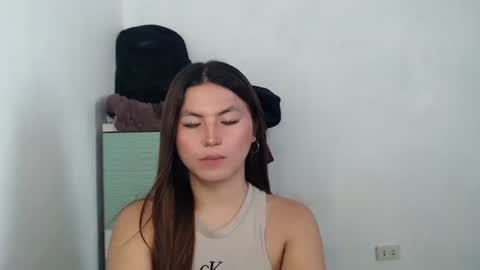 Snapshot of hot_precious_nikki chatting on April 2026 07:03:01 AM Nikki online show from April 2026 07:03:01 AM