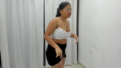 Vanesa Oliver and Andrew online show from April 2026 11:36:02 AM