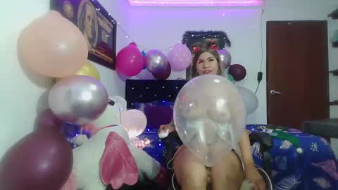 Snapshot of hot_sexy_bunny chatting on December 2024 01:05:01 AM hot sexy bunny online show from December 2024 01:05:01 AM