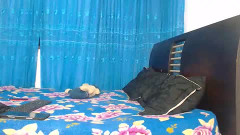 Hot Sharks   online show from October 2025 07:50:02 AM