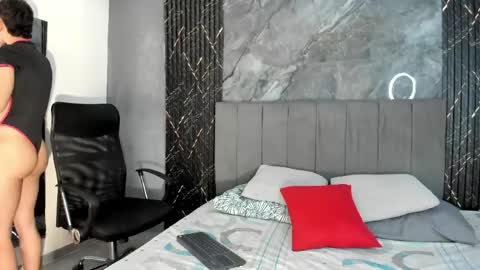 Hot Summer Boy online show from March 2026 11:25:01 AM