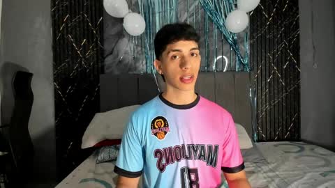 Hot Summer Boy online show from March 2026 12:05:01 PM