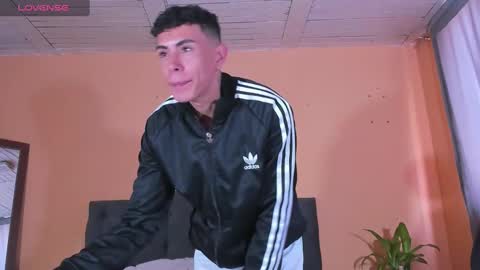 Snapshot of hot_twinks83 chatting on January 2025 03:47:01 PM hot_twinks83 online show from January 2025 03:47:01 PM