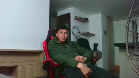 Snapshot of hot_twinks83 chatting on September 2025 11:18:02 PM hot_twinks83 online show from September 2025 11:18:02 PM