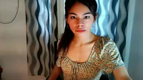 Snapshot of hot_yanna143 chatting on April 2026 08:17:02 AM Yanna online show from April 2026 08:17:02 AM