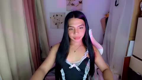 Snapshot of hot_zoe01 chatting on May 2026 12:43:01 PM ZOE online show from May 2026 12:43:01 PM
