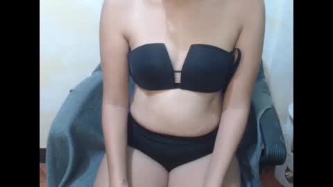 Snapshot of hotasianayra69 chatting on December 2025 04:05:01 PM hotasianayra69 online show from December 2025 04:05:01 PM