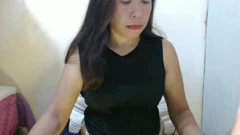 Snapshot of hotasianyue69 chatting on December 2025 03:43:01 PM hotasianyue69 online show from December 2025 03:43:01 PM