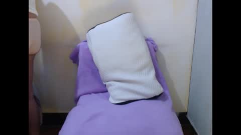Snapshot of hotasianyue69 chatting on April 2026 03:42:02 PM hotasianyue69 online show from April 2026 03:42:02 PM