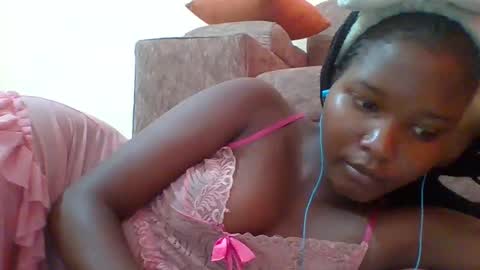Snapshot of hotbabbee chatting on January 2025 12:47:02 PM love online show from January 2025 12:47:02 PM