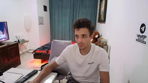 Hotboyshorny online show from January 2026 07:11:01 PM