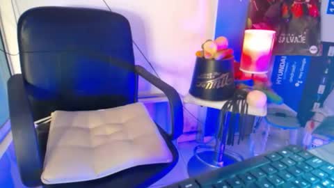 Snapshot of hotbritneyxx chatting on January 2025 06:21:01 PM hotbritneyxx online show from January 2025 06:21:01 PM
