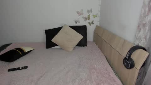 KRISS LUNA online show from September 2025 04:37:02 AM