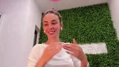 hotfallingdevil online show from May 2026 04:07:01 AM