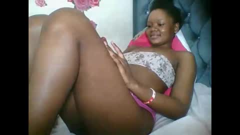 Snapshot of hotjeylee chatting on September 2025 10:33:02 PM LOYCE online show from September 2025 10:33:02 PM