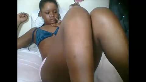 Snapshot of hotjeylee chatting on October 2025 10:39:01 PM LOYCE online show from October 2025 10:39:01 PM