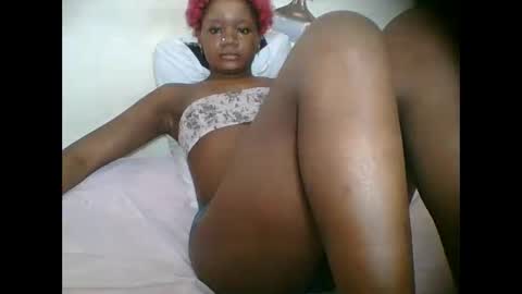 Snapshot of hotjeylee chatting on October 2025 06:33:01 AM LOYCE online show from October 2025 06:33:01 AM