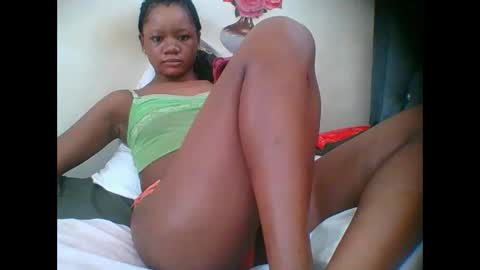 Snapshot of hotjeylee chatting on October 2025 09:19:01 AM LOYCE online show from October 2025 09:19:01 AM