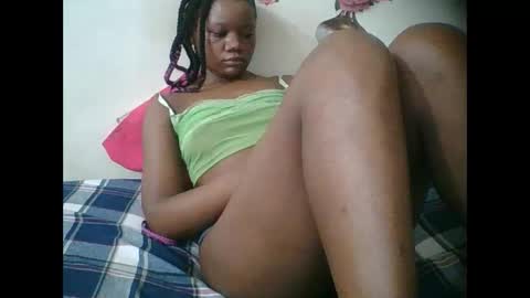 Snapshot of hotjeylee chatting on December 2025 12:48:01 AM LOYCE online show from December 2025 12:48:01 AM