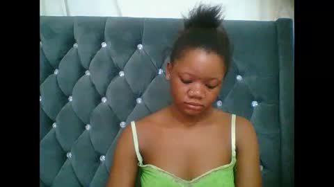 Snapshot of hotjeylee chatting on December 2025 01:46:02 AM LOYCE online show from December 2025 01:46:02 AM