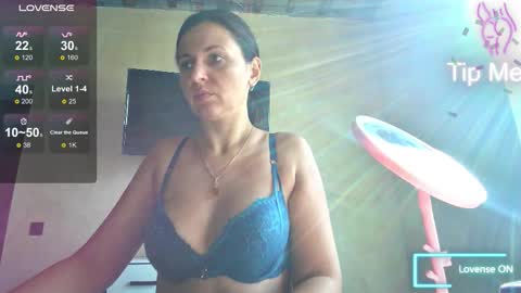 Snapshot of hotkleoo chatting on October 2025 06:43:02 AM MistressM online show from October 2025 06:43:02 AM