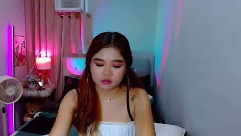 Snapshot of hotlayla_ chatting on December 2024 10:24:01 AM Layla online show from December 2024 10:24:01 AM