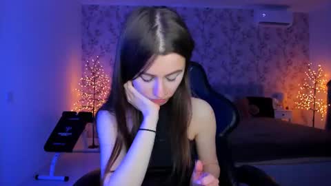 hotmolly_ online show from June 2026 06:33:01 PM