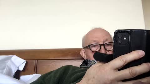 Snapshot of hotmuff99 chatting on February 2025 04:24:02 PM hotmuff99 online show from February 2025 04:24:02 PM