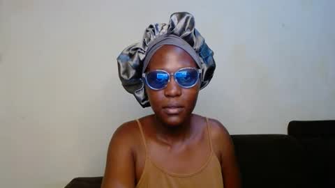 Snapshot of hotnelli chatting on October 2025 09:37:02 PM Rose online show from October 2025 09:37:02 PM
