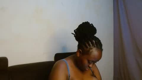 Snapshot of hotnelli chatting on November 2025 05:35:01 PM Rose online show from November 2025 05:35:01 PM