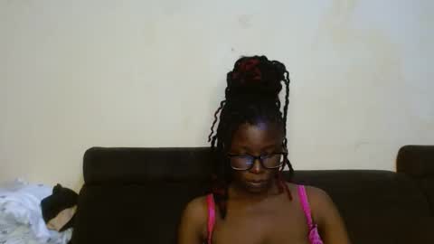 Snapshot of hotnelli chatting on November 2025 05:40:01 AM Rose online show from November 2025 05:40:01 AM