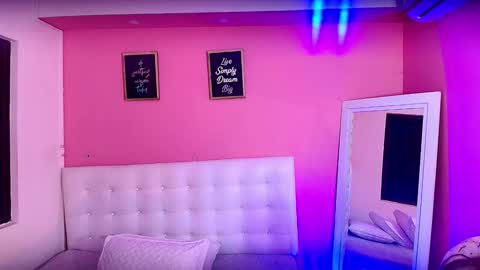 Snapshot of hotpawgmilf chatting on January 2025 12:22:01 PM Sussy Bloom online show from January 2025 12:22:01 PM
