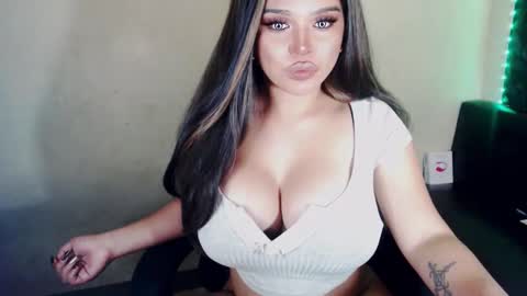 Snapshot of hotsexyhugetrans chatting on December 2024 07:32:02 PM Marga Avery online show from December 2024 07:32:02 PM