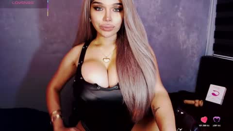 Snapshot of hotsexyhugetrans chatting on June 2026 10:05:02 AM Marga Avery online show from June 2026 10:05:02 AM