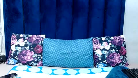 hotsmalltitsx online show from June 2026 06:56:01 PM