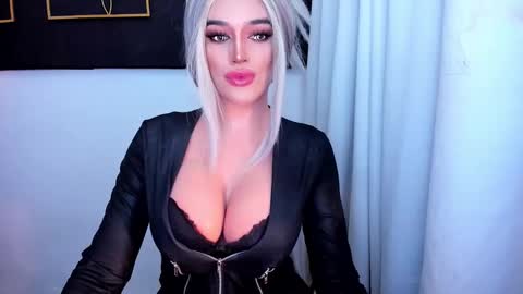 Snapshot of hotstellacumxxx chatting on March 2026 11:43:02 PM STELLA online show from March 2026 11:43:02 PM