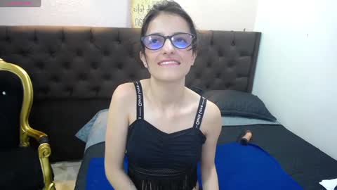 Snapshot of hottcandy21 chatting on December 2024 08:00:01 PM HottCandy21 online show from December 2024 08:00:01 PM