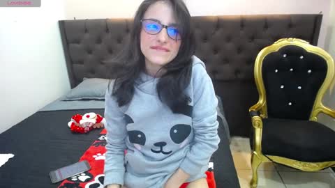 Snapshot of hottcandy21 chatting on December 2024 03:41:01 PM HottCandy21 online show from December 2024 03:41:01 PM