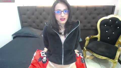 Snapshot of hottcandy21 chatting on December 2024 08:27:02 PM HottCandy21 online show from December 2024 08:27:02 PM