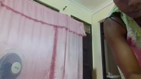 Snapshot of hottie_mammy chatting on December 2025 05:45:02 AM hottie_mammy online show from December 2025 05:45:02 AM