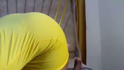 hottie_mammy online show from April 2026 09:19:01 PM