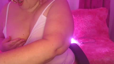 Snapshot of hottieauntie chatting on October 2025 07:47:01 PM sweetie Aunt online show from October 2025 07:47:01 PM
