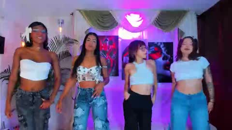 hotties_kittens18 online show from October 2025 04:13:02 PM