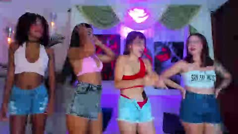 hotties_kittens18 online show from October 2025 04:05:02 PM