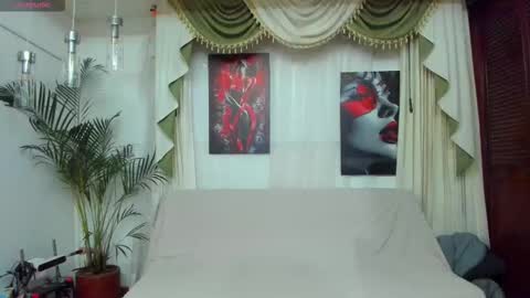 hotties_kittens18 online show from December 2025 06:01:02 PM