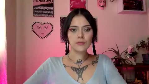 Snapshot of hottietat4u chatting on November 2025 03:33:02 PM Tat online show from November 2025 03:33:02 PM