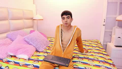 Snapshot of hottiie_guy chatting on October 2025 06:49:02 PM hottiie_guy online show from October 2025 06:49:02 PM