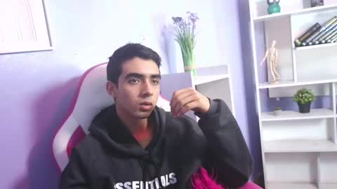 Snapshot of hottiie_guy chatting on October 2025 06:40:02 PM hottiie_guy online show from October 2025 06:40:02 PM