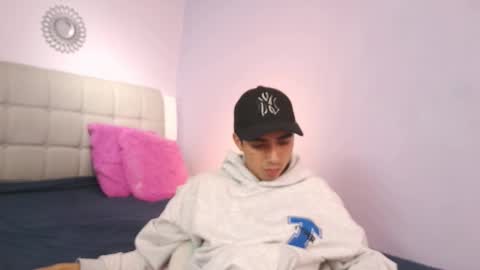 Snapshot of hottiie_guy chatting on November 2025 06:07:02 PM hottiie_guy online show from November 2025 06:07:02 PM